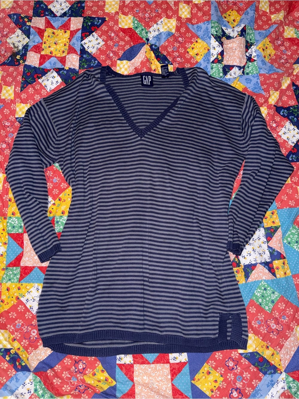 GAP Women's Navy and Gray Striped V-Neck Long Sleeve Top